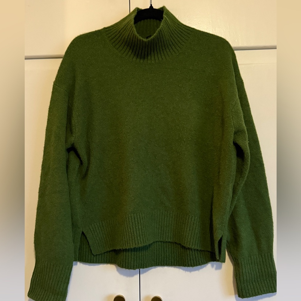 Uniqlo Green Cowl Neck Sweater Soft Lightweight Design